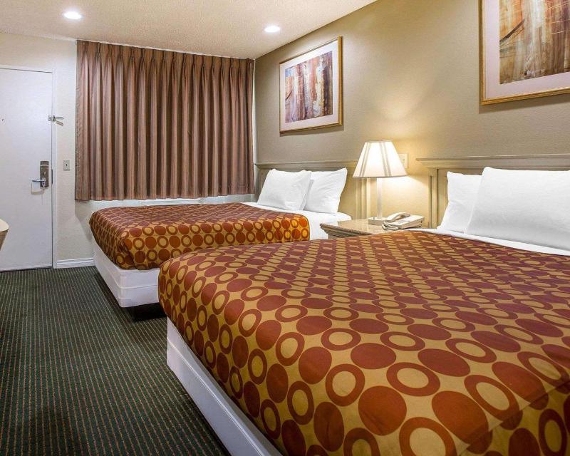 Double Room with Two Double Beds - Non-Smoking image 3