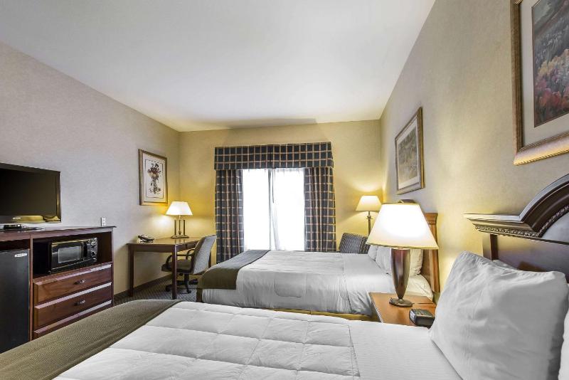 Standard Queen Room with Two Queen Beds image 3