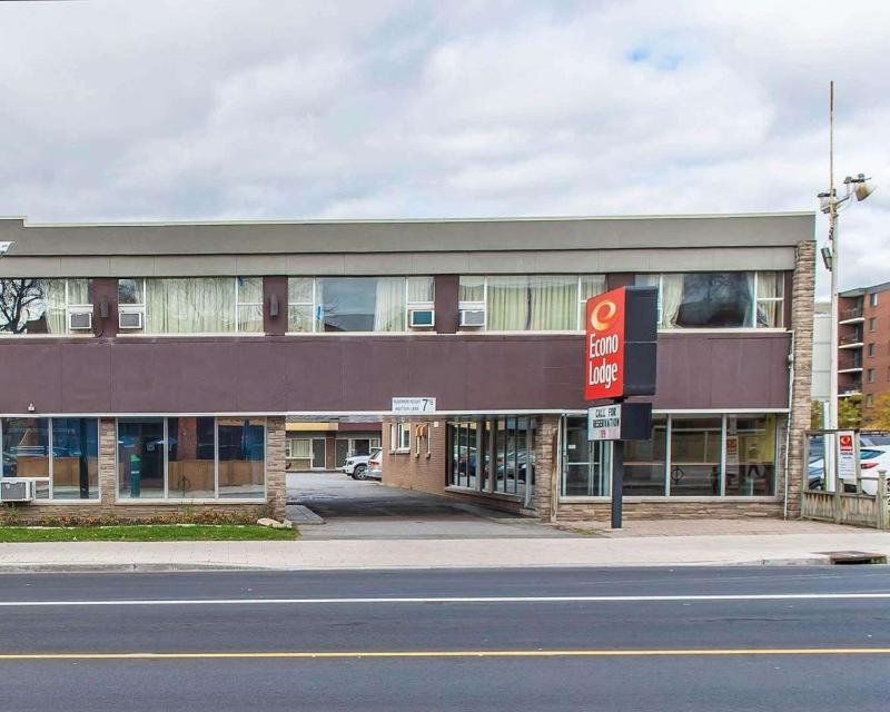 Econo Lodge Downtown - image 10
