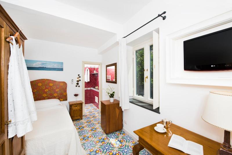 Standard Single Room without View image 1