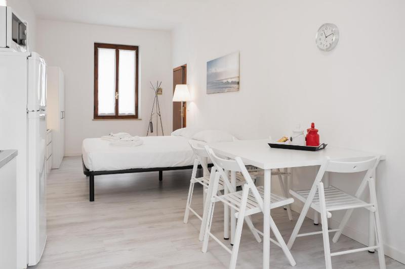 Studio Apartment image 4