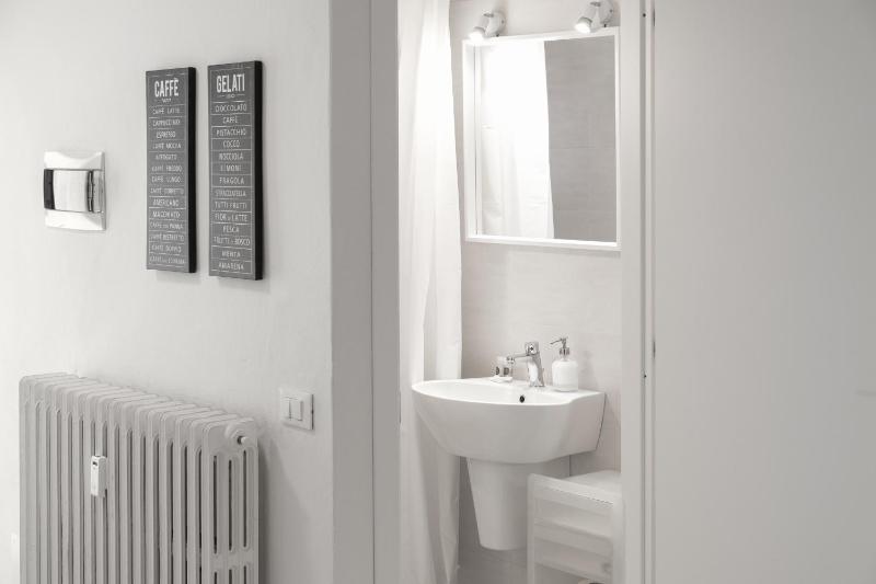 One-Bedroom Apartment image 3
