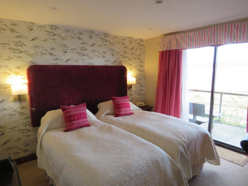 Twin Room with Sea View image 4