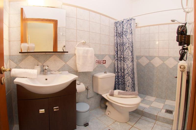 Madalena's Apartment - image 11