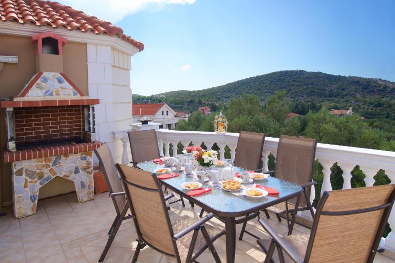 Madalena's Apartment - image 30