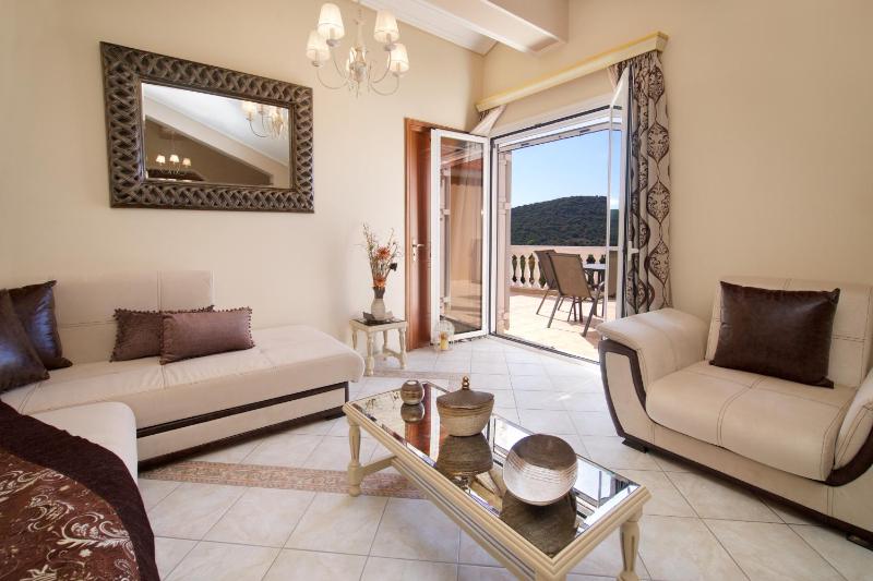Madalena's Apartment - image 21