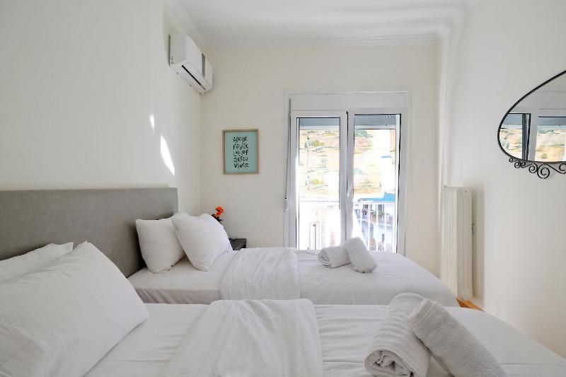 Athens Heartbeat - image 13