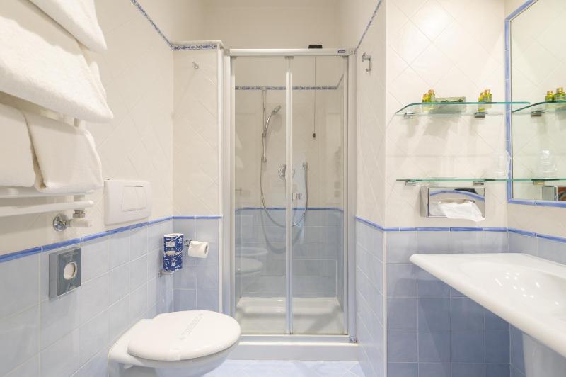 Superior Double Room image 3