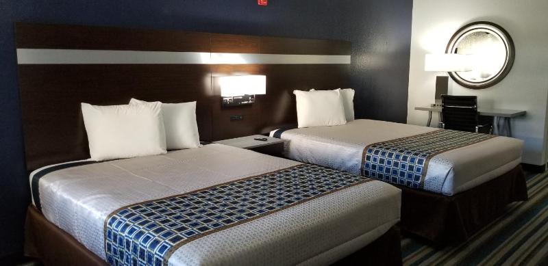 Standard Queen Room with Two Queen Beds image 2