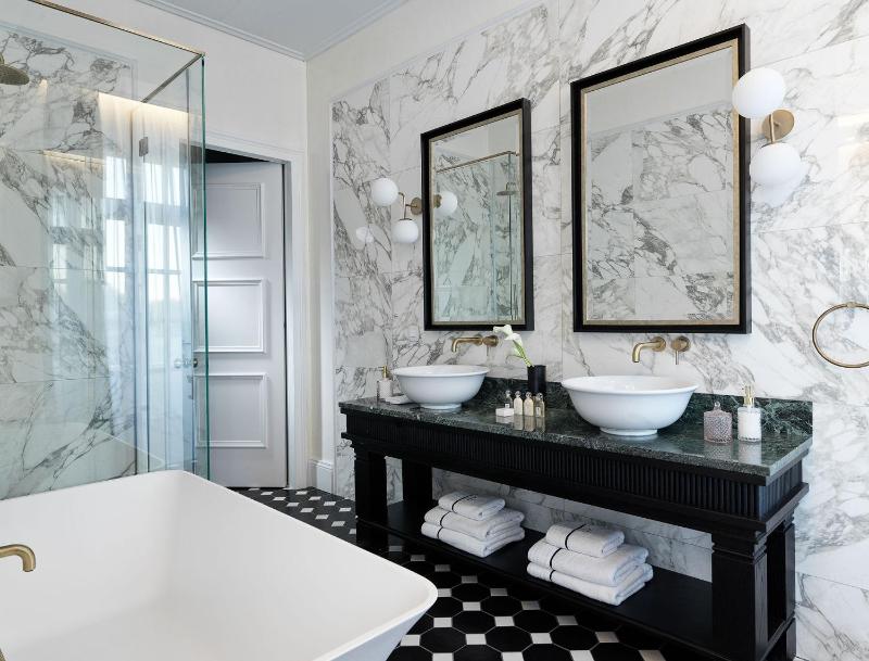 Executive Suite image 4
