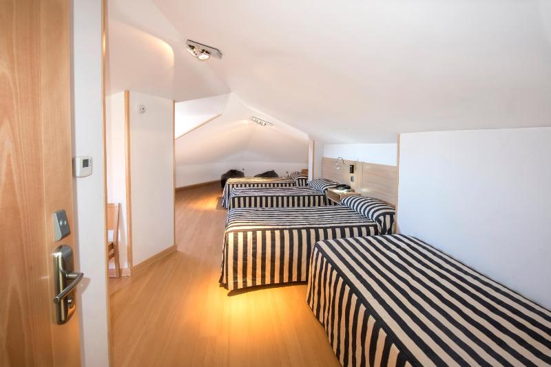 Quadruple Room image 3