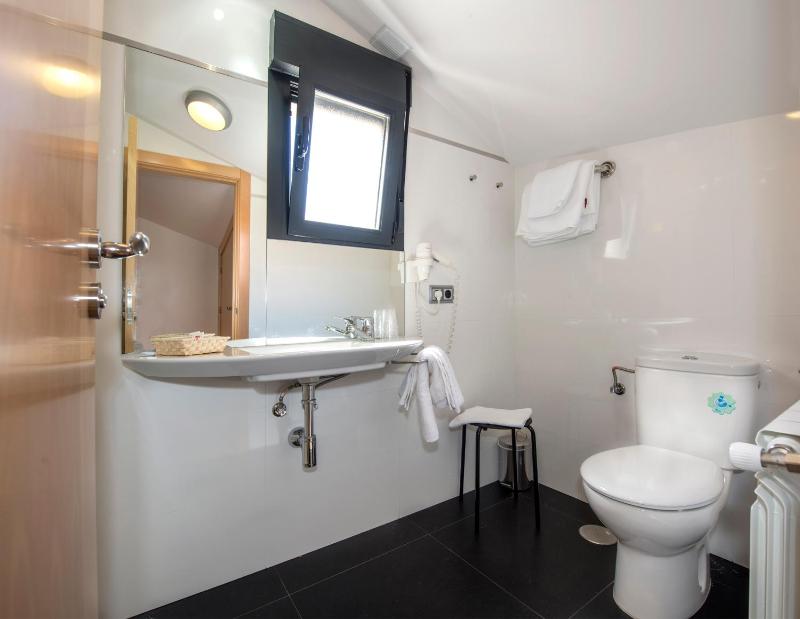 Quadruple Room image 2