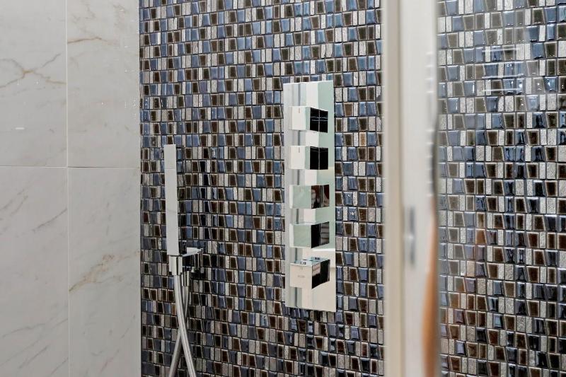 Luxury Triple Room image 3