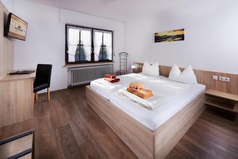 Double Room image 4