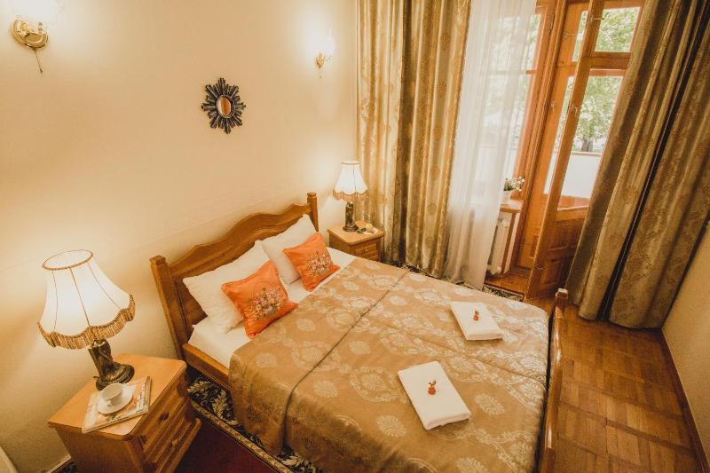 Standard Family Room image 1