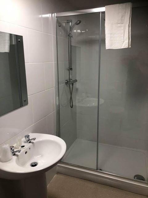Twin Room image 2