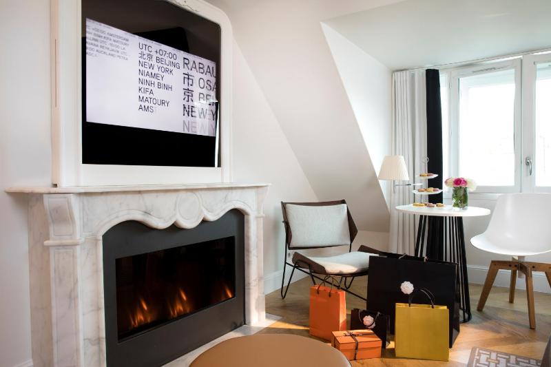 Junior Suite with Spa Access image 3