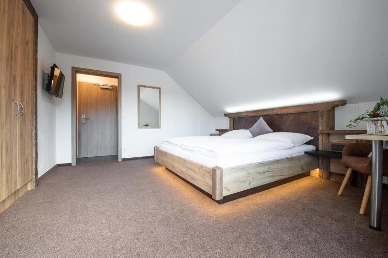 Double Room image 3