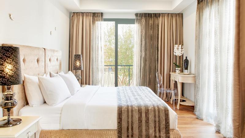 Deluxe Suite image 1
