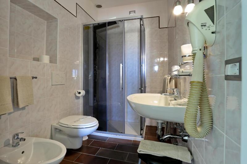 Quadruple Room with Balcony image 3
