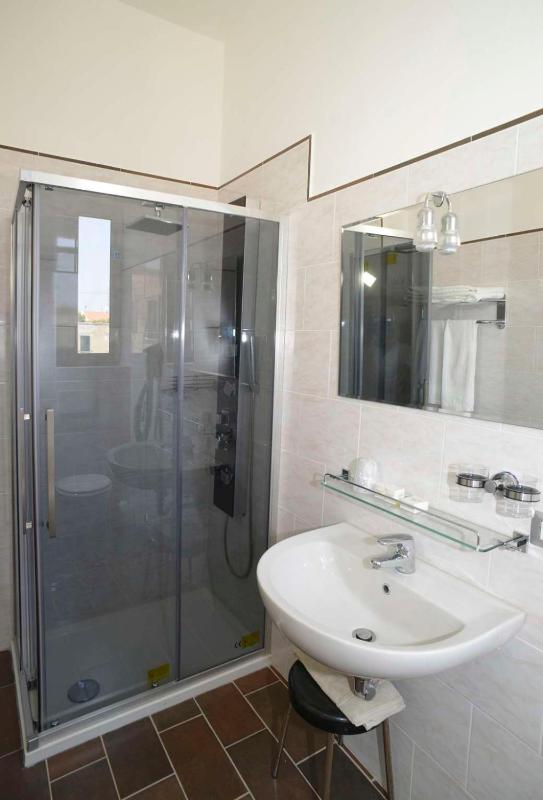 Quadruple Room with Sea View image 3