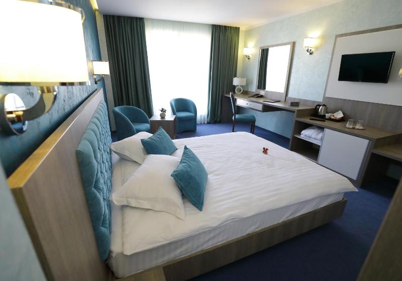 Deluxe Room (1 adult + 1 child) image 3