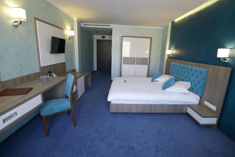 Deluxe Room (1 adult + 1 child) image 2