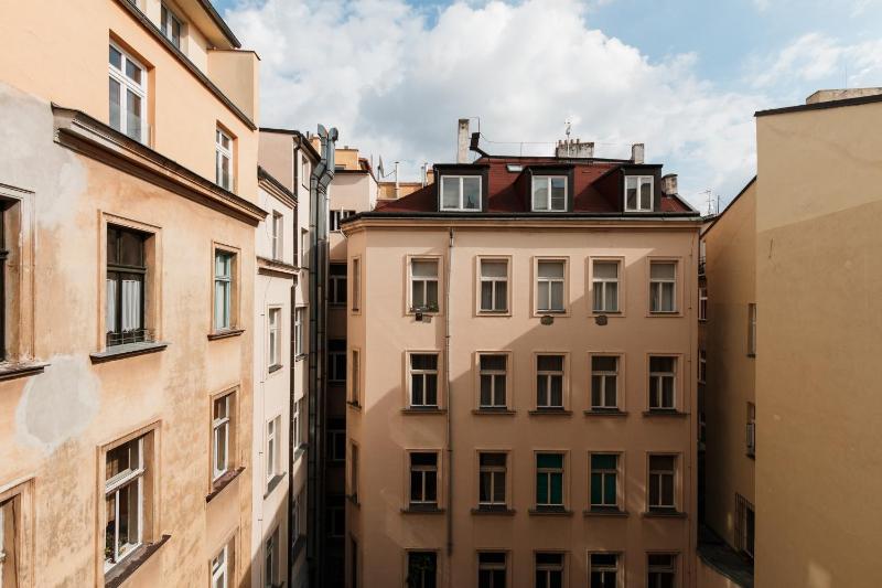 Prague Days - Spacious Retro-vibes Apartment near Charles Square - image 16
