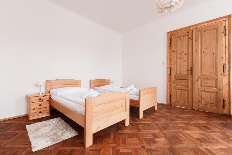 Prague Days - Spacious Retro-vibes Apartment near Charles Square - image 14