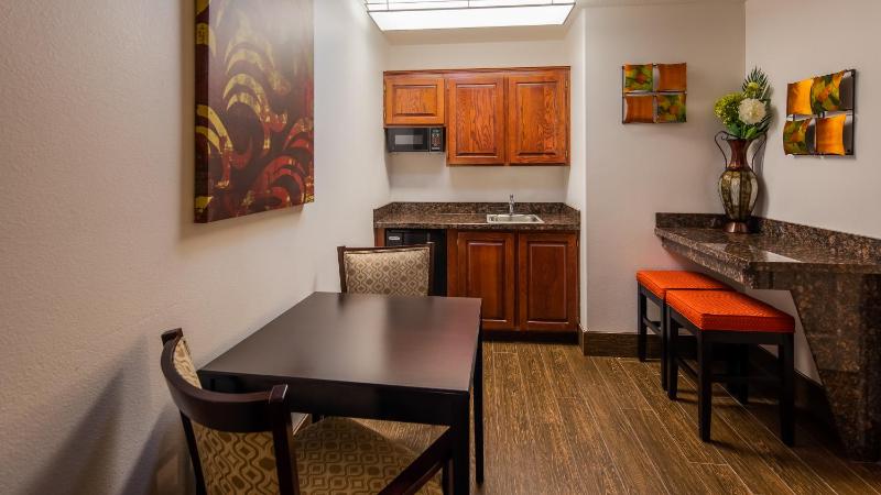 King Suite - Non-Smoking image 2