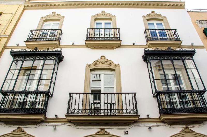 Suites Sevilla Plaza - image 12