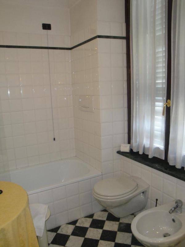 Single Room image 4