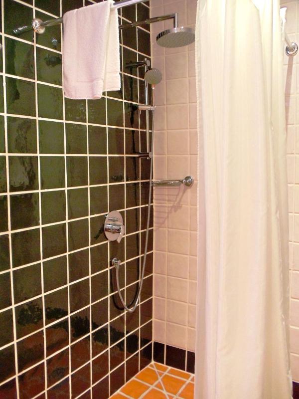 Twin Room image 3