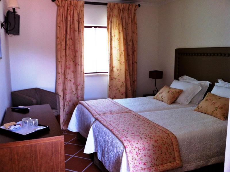 Twin Room image 1