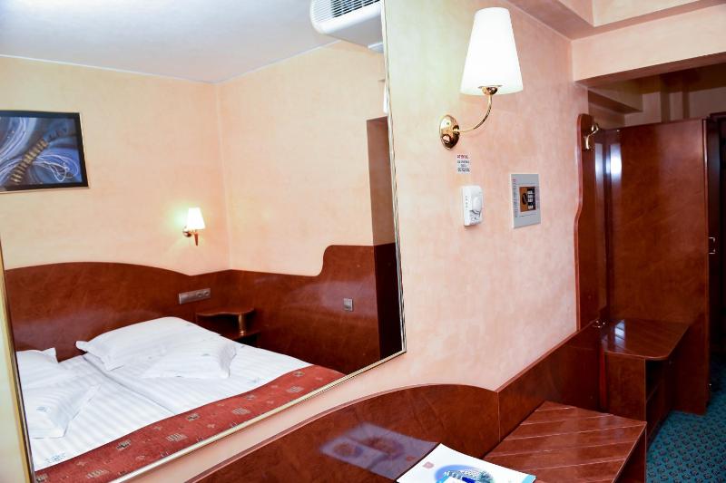 Standard Single Room image 3