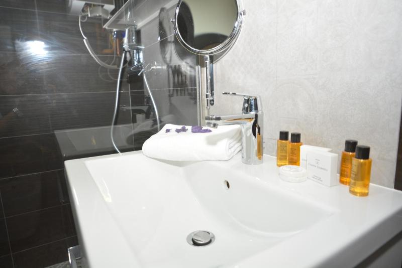 Studio Apartment image 3