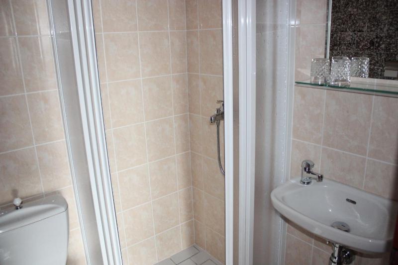 Triple Room image 3