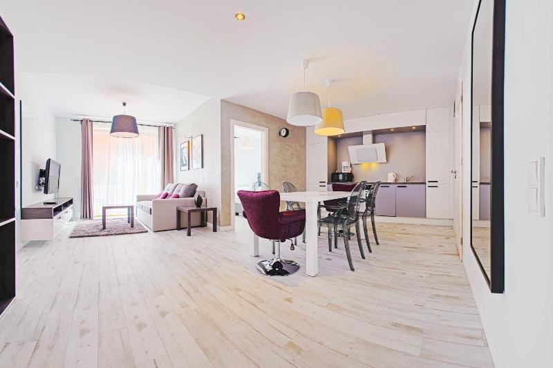 Two-Bedroom Apartment  with Garden (4-6 Adults) image 2