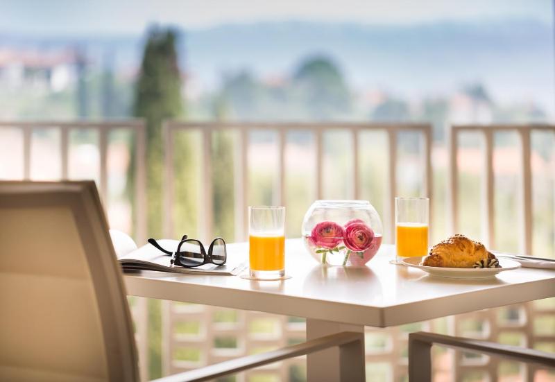 Suite with Park View and Balcony image 2