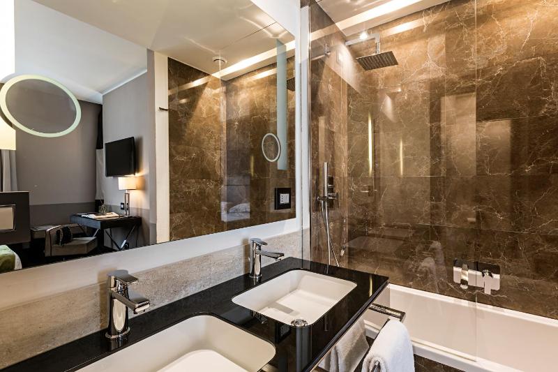 Junior Suite (4 Adults) image 2