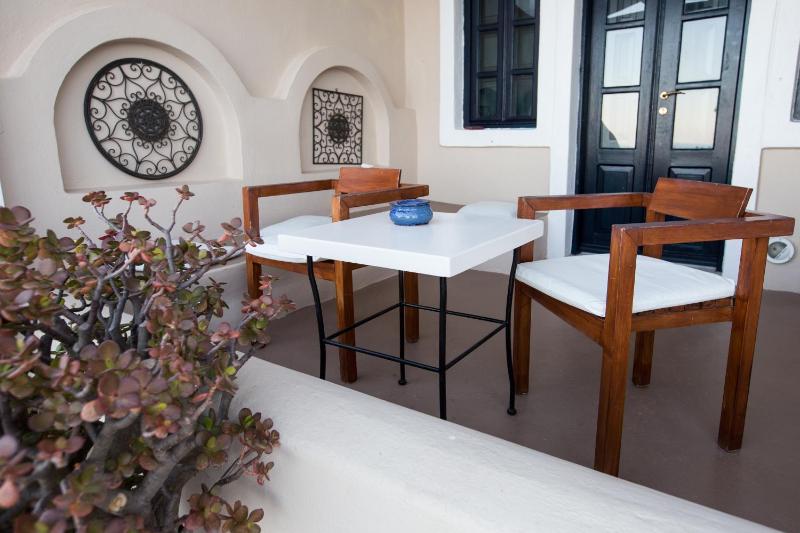 Junior Suite with Caldera View image 2