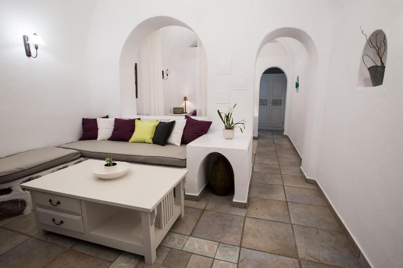 Junior Suite with Caldera View image 3
