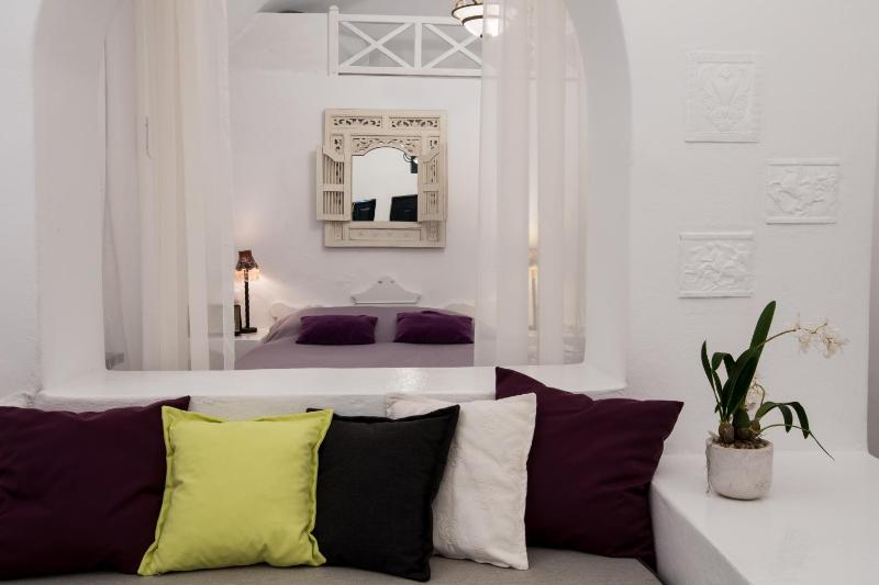 Junior Suite with Caldera View image 4
