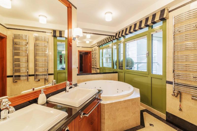 Prestige Apartment with Sauna by Grand Apartments - image 8