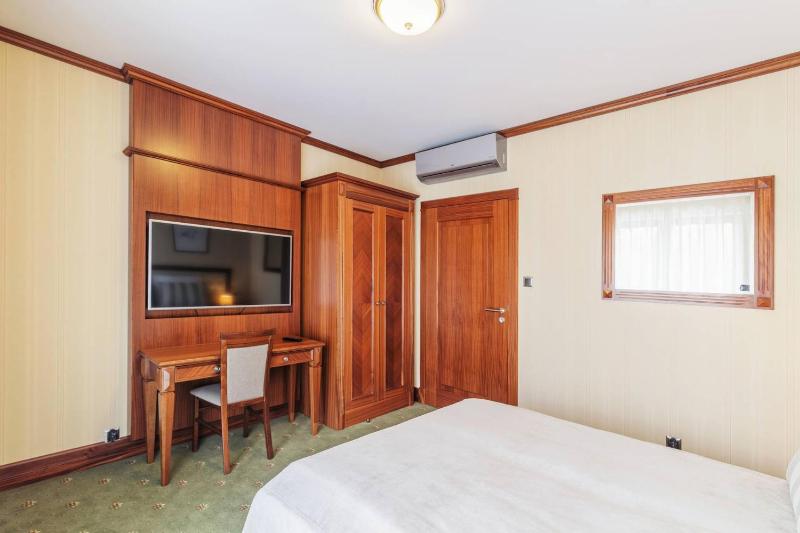 Prestige Apartment with Sauna by Grand Apartments - image 9