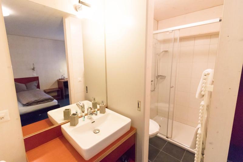 Standard Twin Room image 3