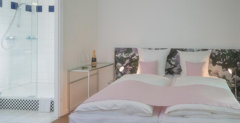 Double Room image 4