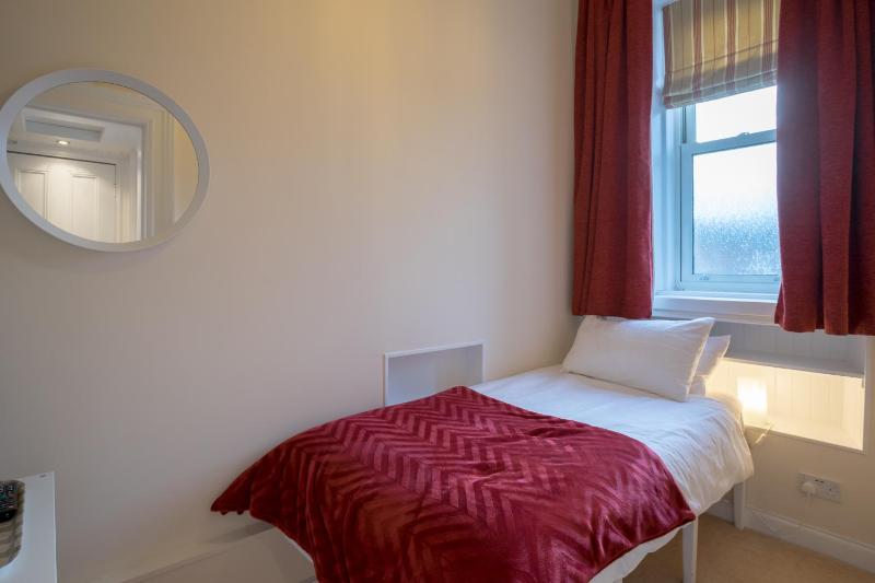 Single Room with Shower image 2
