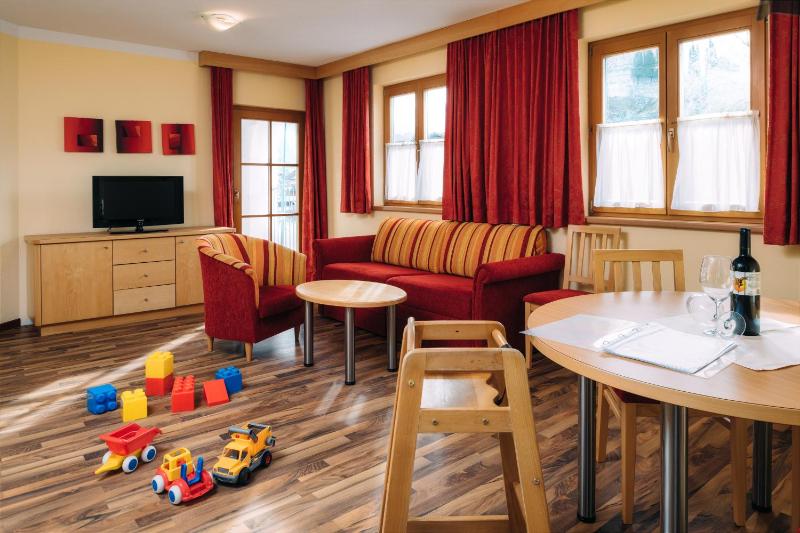 Family Suite (2 Adults + 3 Children) F image 1
