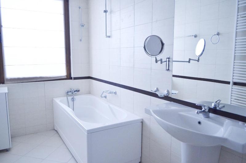 Bellevue Residence Apartments - image 17